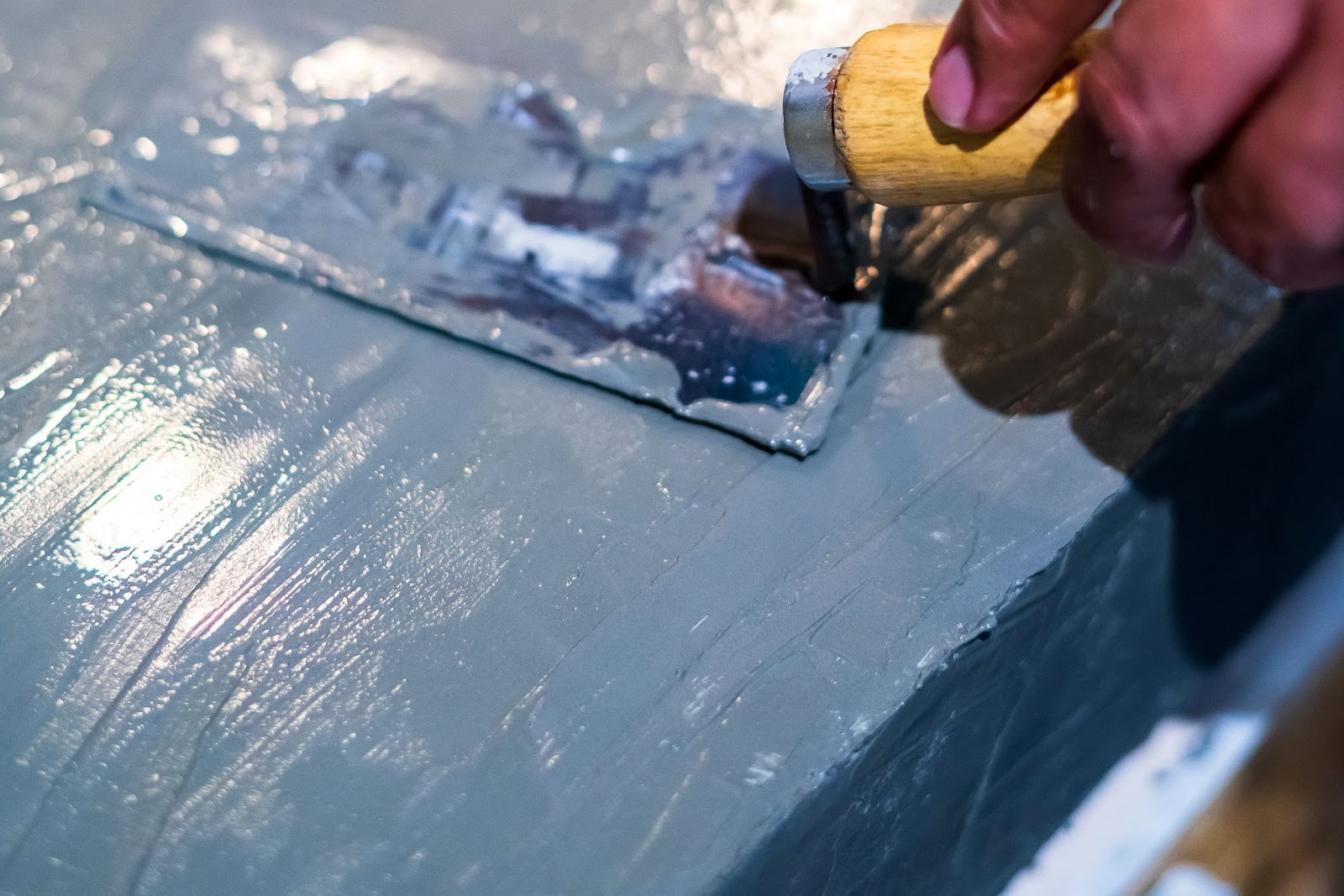 beton-polieren-met-de-hand